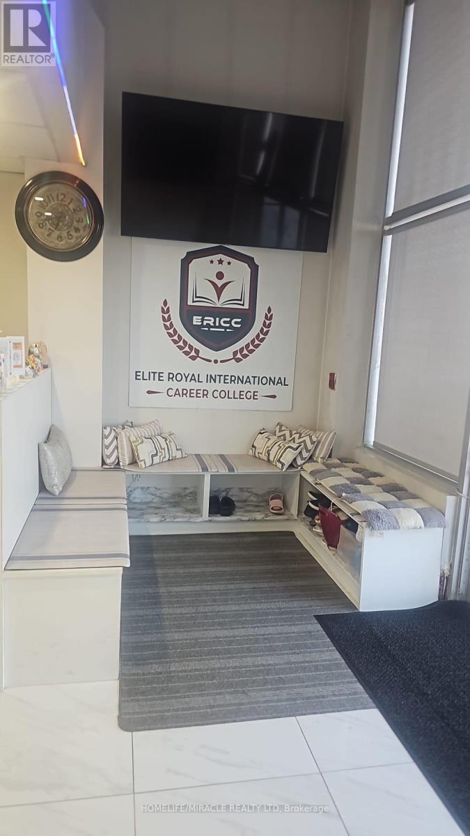 102 - 2901 Markham Road, Toronto, ON