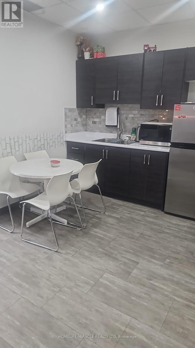 102 - 2901 Markham Road, Toronto, ON