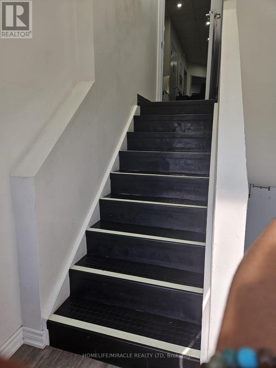 102 - 2901 Markham Road, Toronto, ON