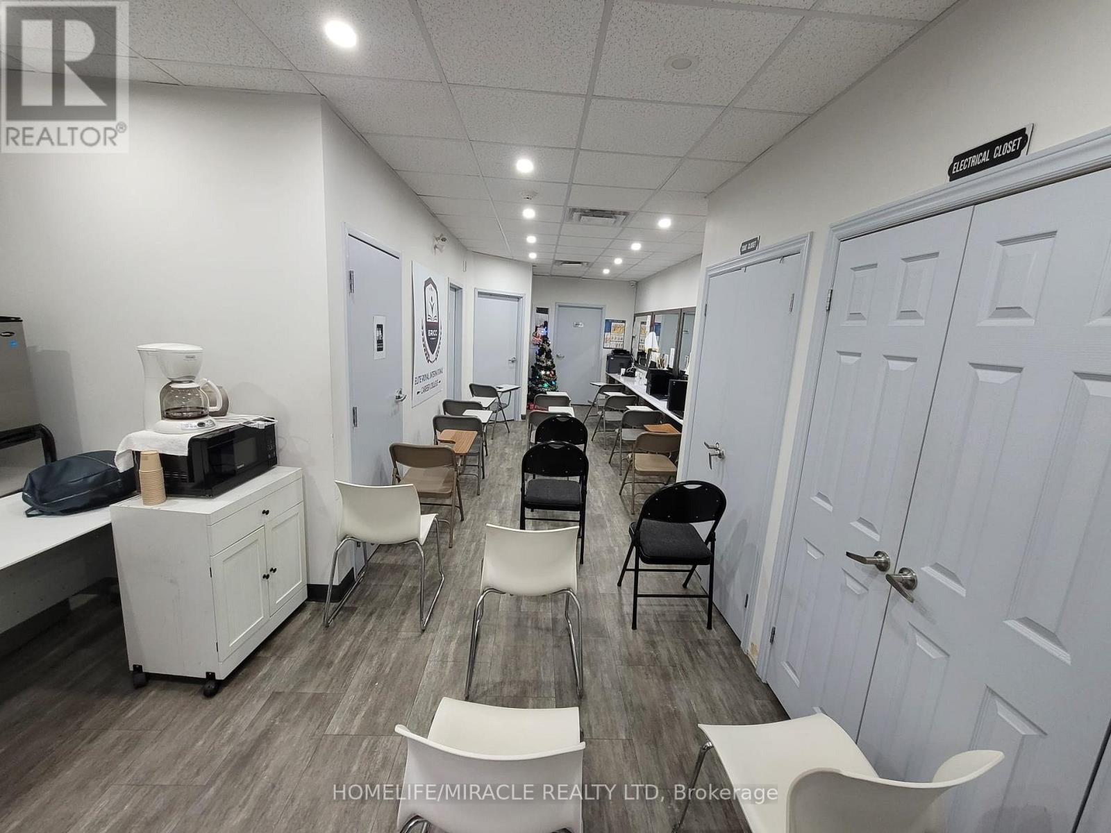 102 - 2901 Markham Road, Toronto, ON