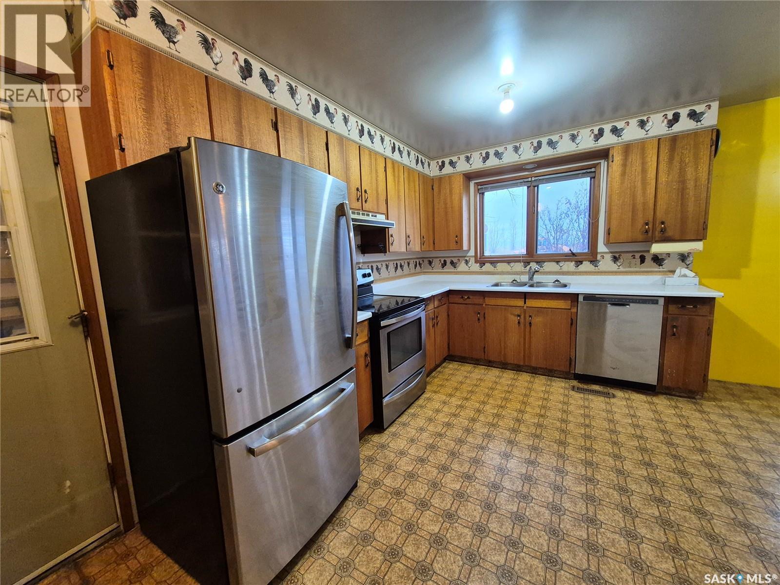 Glasnevin Property, Key West Rm No. 70, SK - Indoor Photo Showing Kitchen With Double Sink