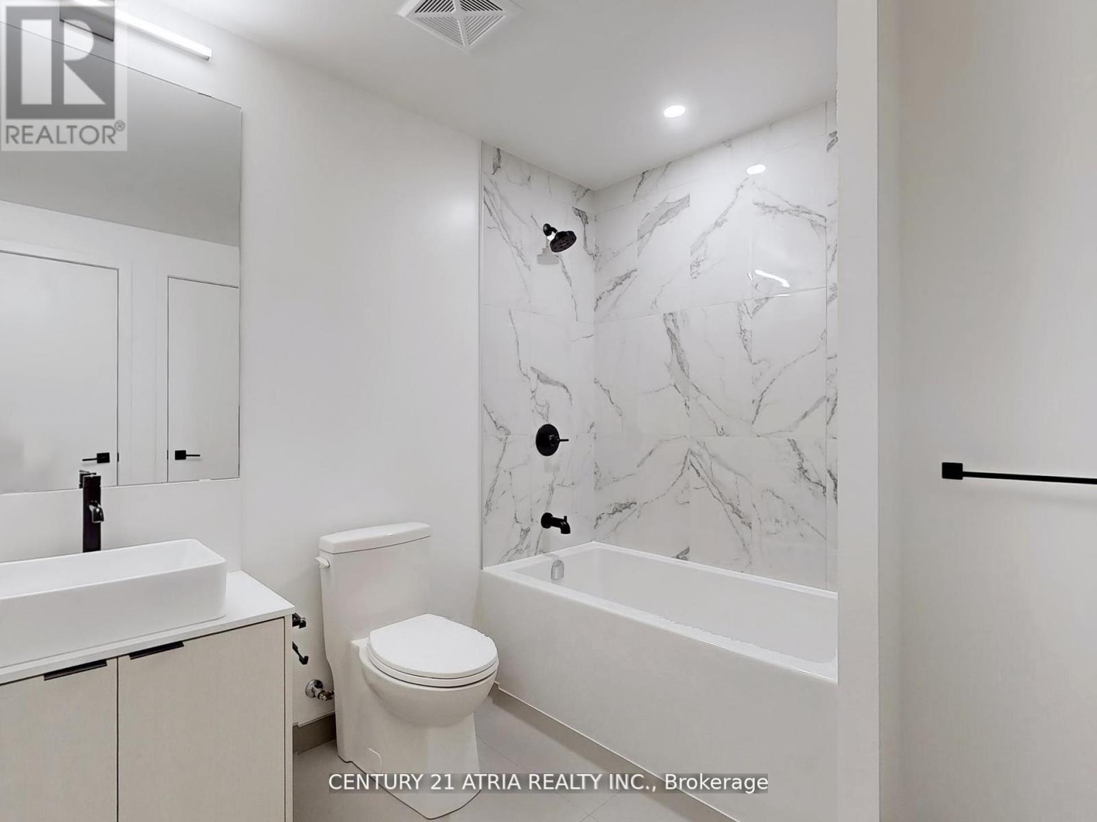 605 - 1285 Dupont Street, Toronto, ON - Indoor Photo Showing Bathroom