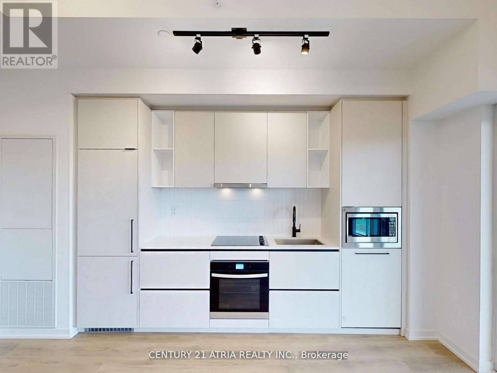 605 - 1285 Dupont Street, Toronto, ON - Indoor Photo Showing Kitchen