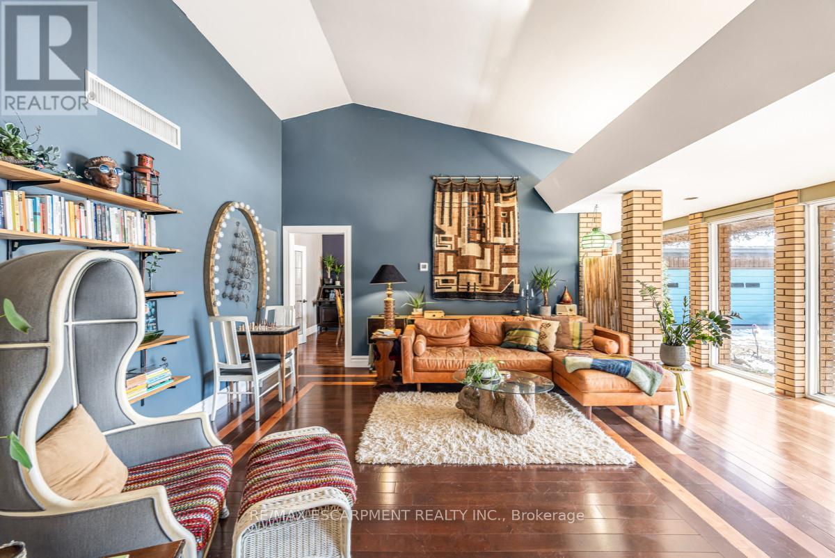 302783 Douglas Street, West Grey, ON - Indoor Photo Showing Living Room