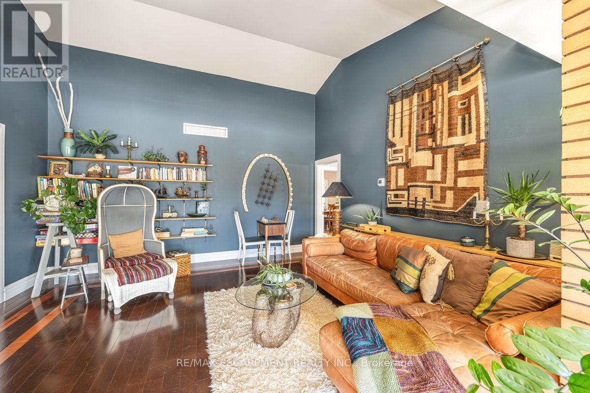302783 Douglas Street, West Grey, ON - Indoor Photo Showing Living Room