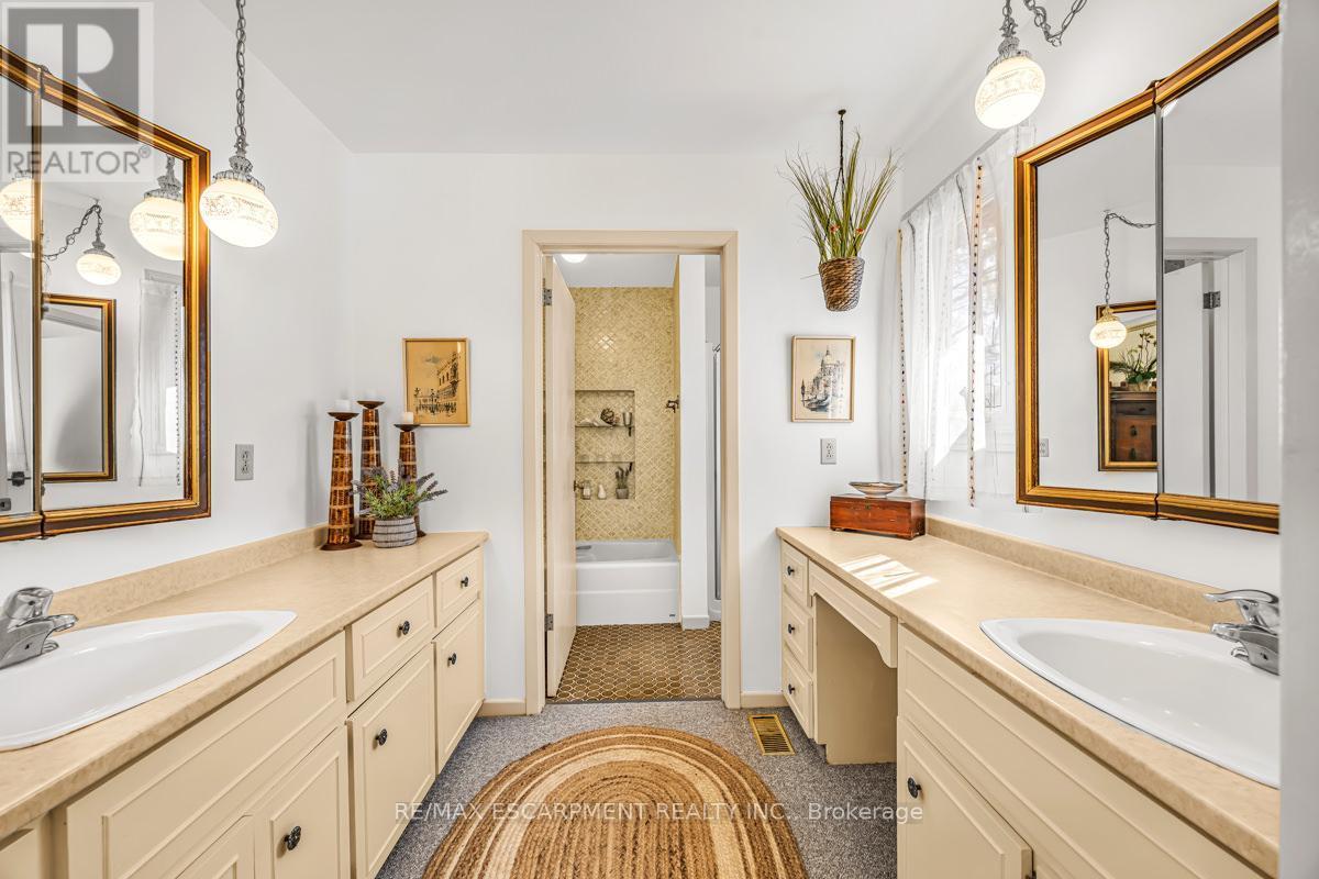 302783 Douglas Street, West Grey, ON - Indoor Photo Showing Bathroom