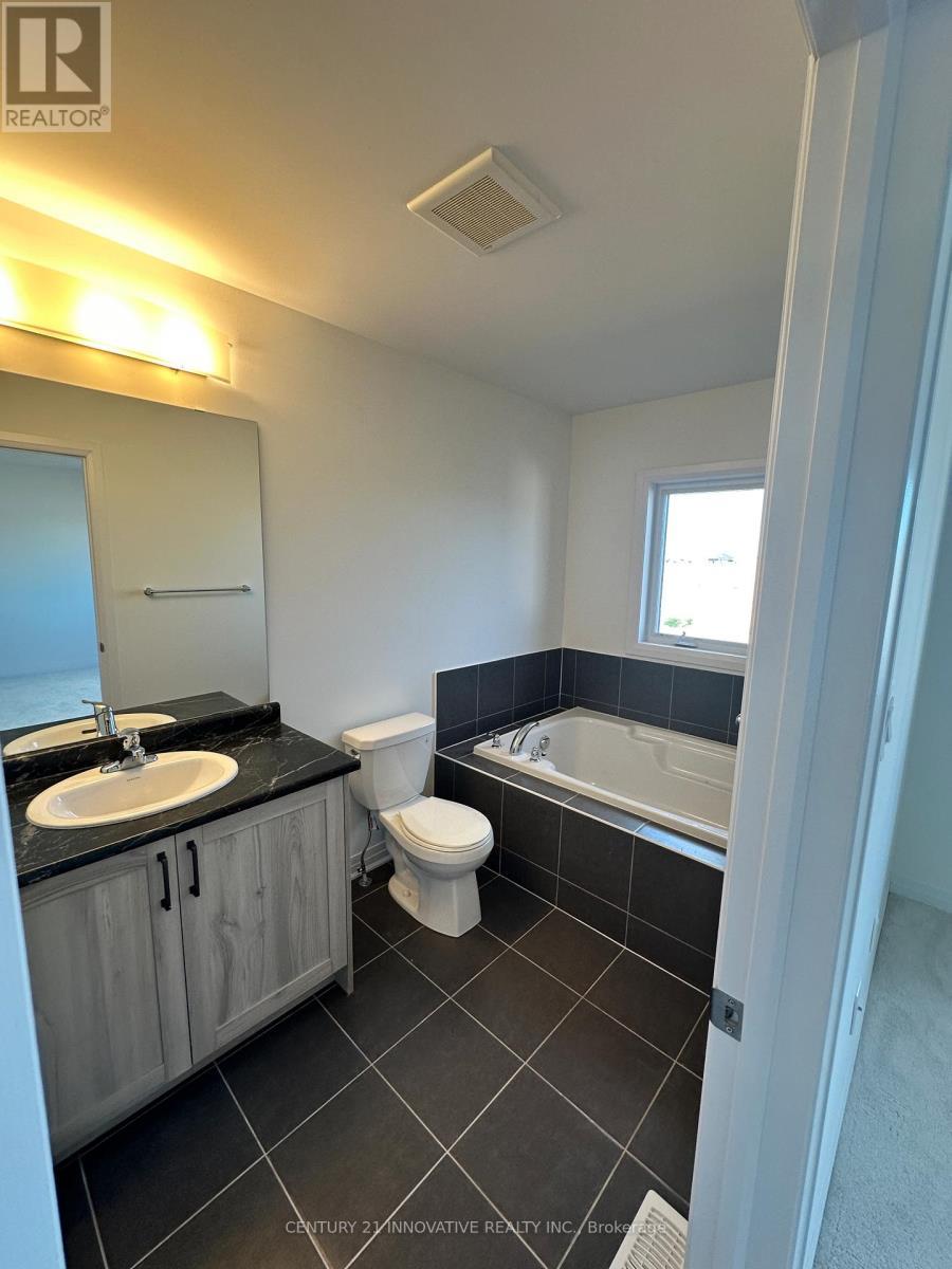 202 Port Crescent, Welland, ON - Indoor Photo Showing Bathroom