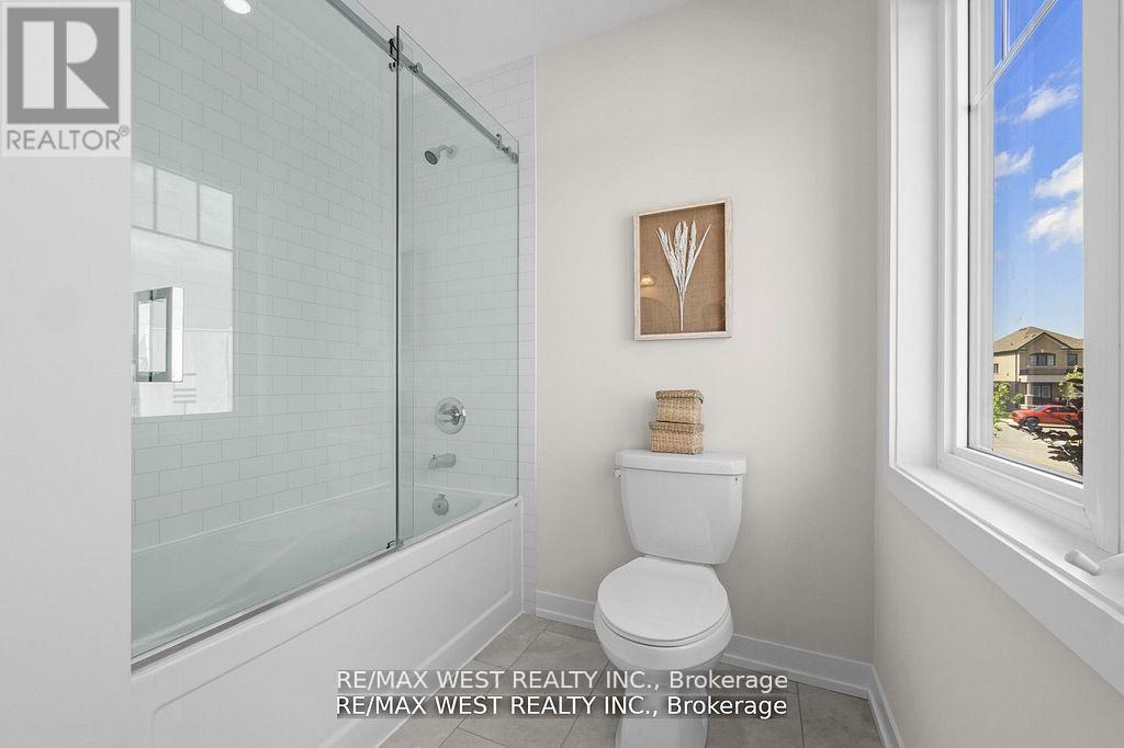 14 Ziibi Way, Clarington, ON - Indoor Photo Showing Bathroom