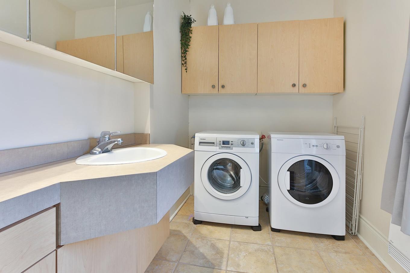 Salle d'eau - 114 Rue Jacques-Cartier S., Saint-Jean-Sur-Richelieu, QC - Indoor Photo Showing Laundry Room