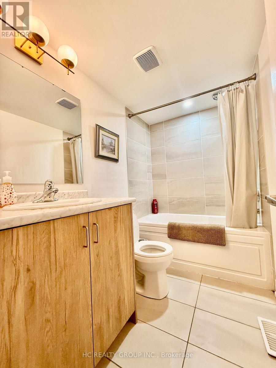 Backyard Apt. - 2130 Royal Gala Circle, Mississauga, ON - Indoor Photo Showing Bathroom