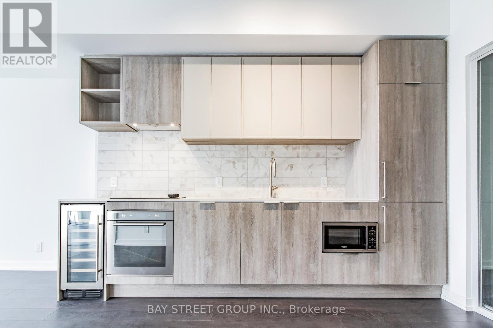 1203 - 2020 Bathurst Street, Toronto, ON - Indoor