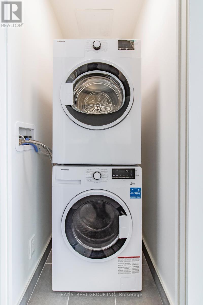 1203 - 2020 Bathurst Street, Toronto, ON - Indoor Photo Showing Laundry Room
