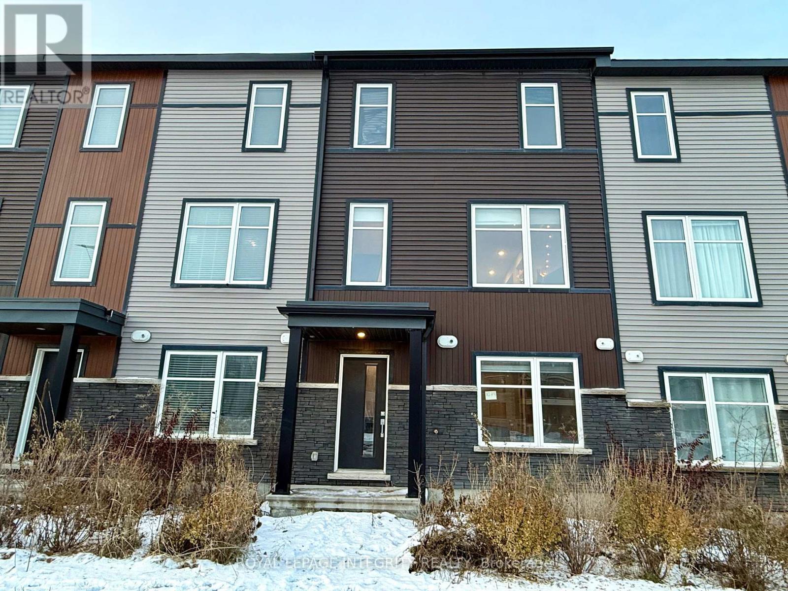 1079 Speedvale Court, Ottawa, ON - Outdoor With Facade