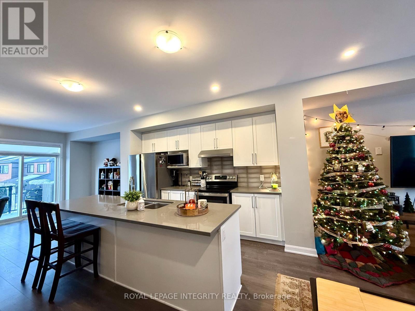 1079 Speedvale Court, Ottawa, ON - Indoor Photo Showing Kitchen With Double Sink
