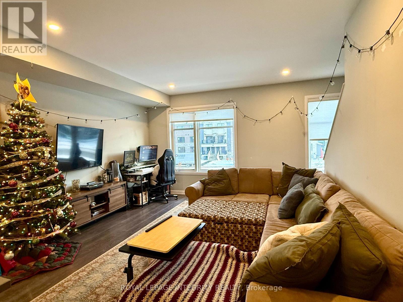 1079 Speedvale Court, Ottawa, ON - Indoor Photo Showing Living Room