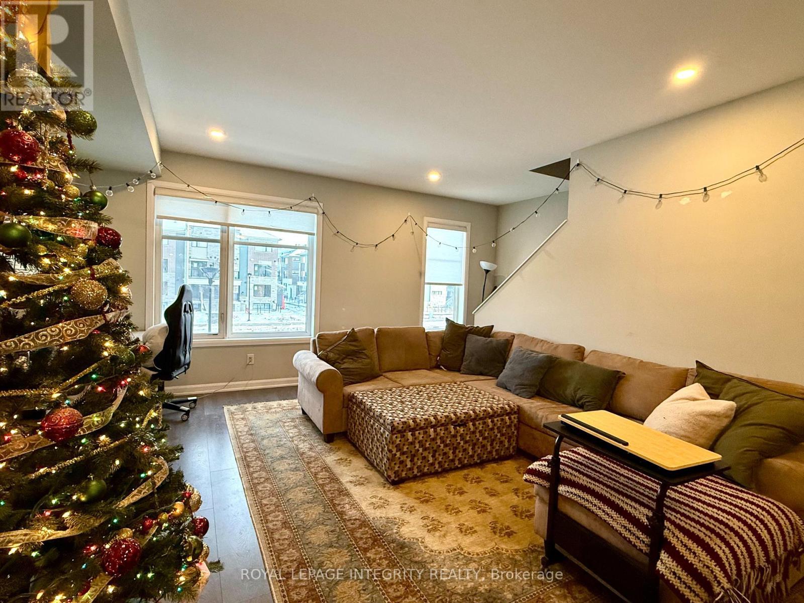 1079 Speedvale Court, Ottawa, ON - Indoor Photo Showing Living Room