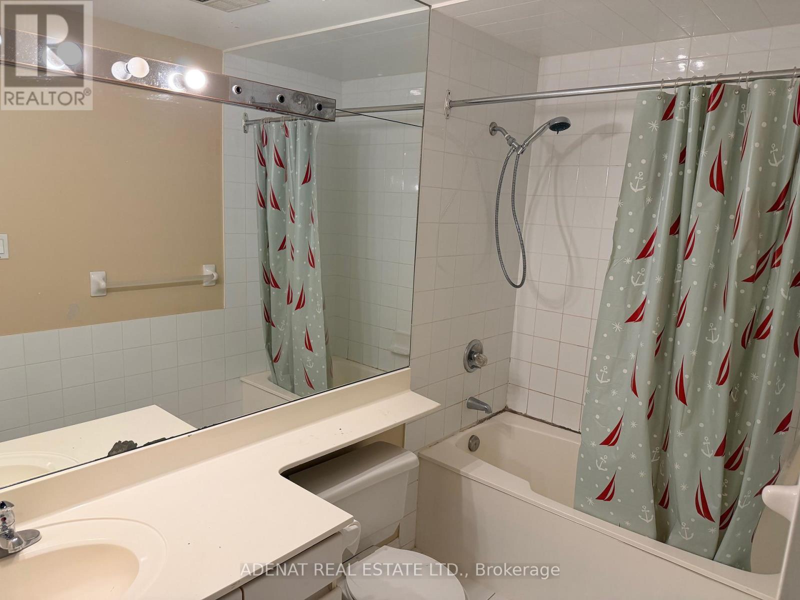 1810 - 7 Townsgate Drive, Vaughan, ON - Indoor Photo Showing Bathroom