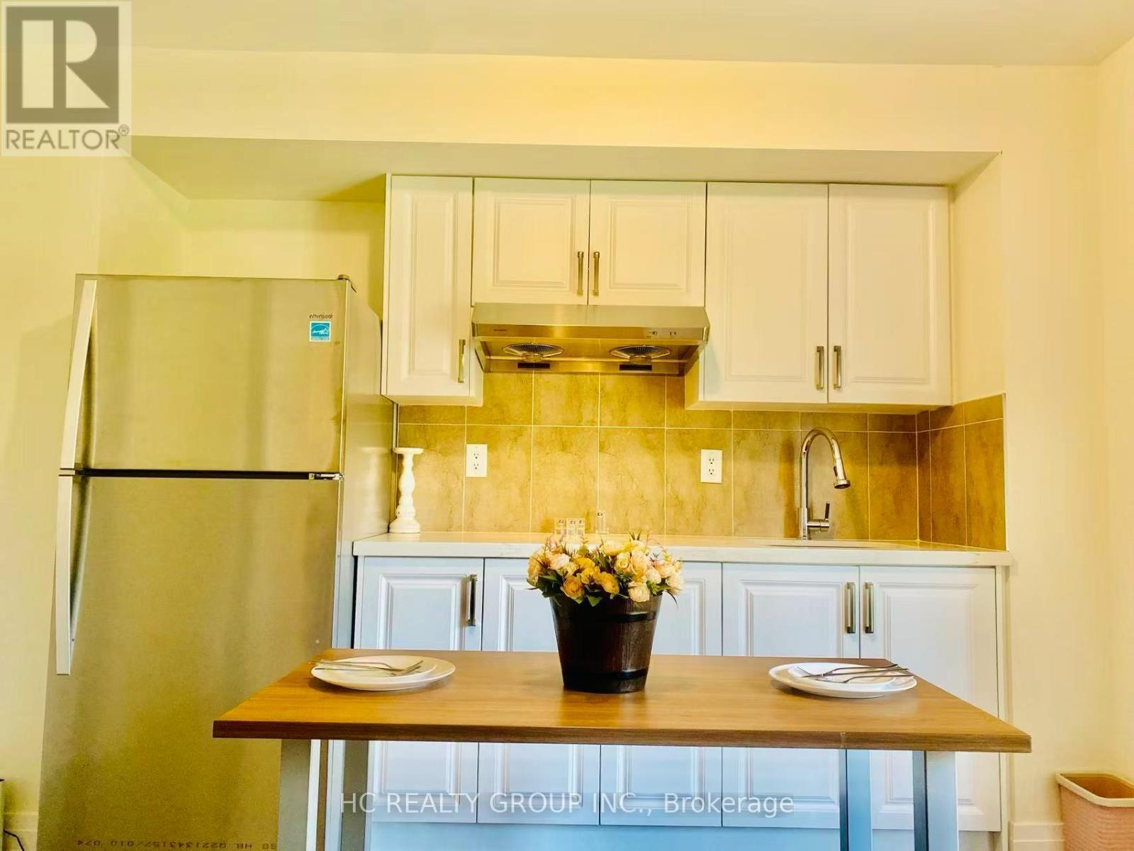 Backyard Apt - 2123 Royal Gala Circle, Mississauga, ON - Indoor