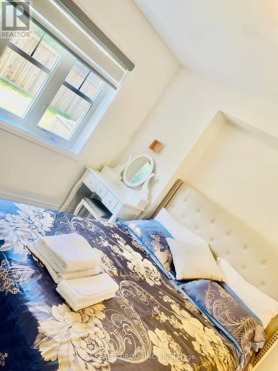 Backyard Apt - 2123 Royal Gala Circle, Mississauga, ON - Indoor