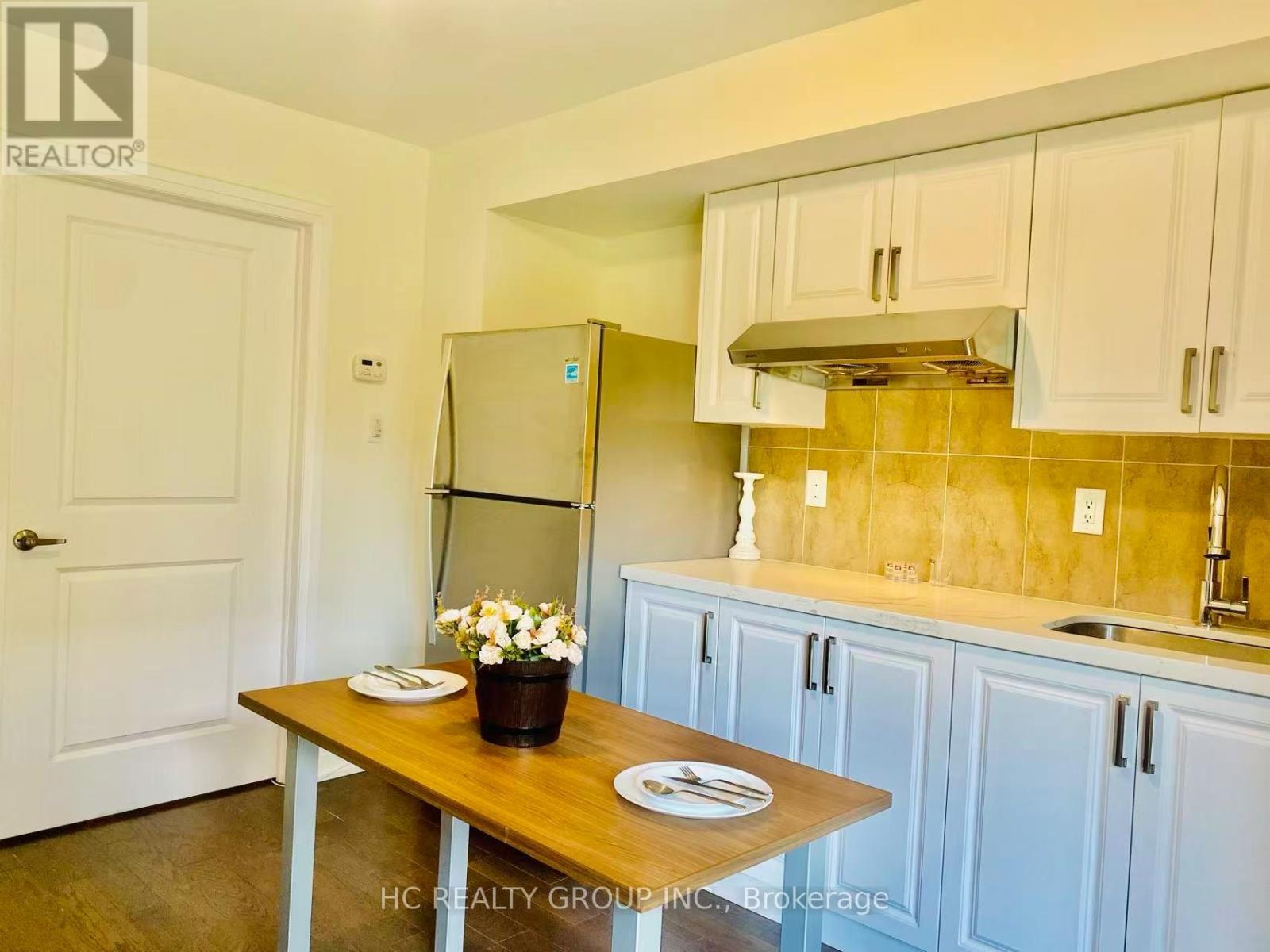 Backyard Apt - 2123 Royal Gala Circle, Mississauga, ON - Indoor Photo Showing Kitchen