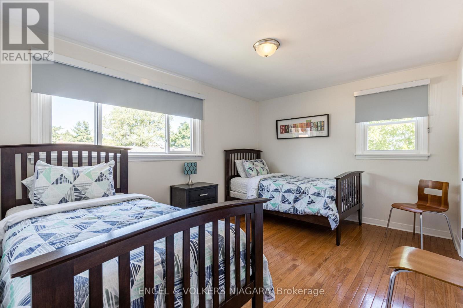 5969 Gladstone Street W, Niagara Falls (Dorchester), ON - Indoor Photo Showing Bedroom
