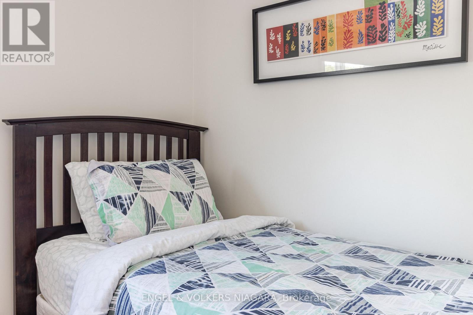 5969 Gladstone Street W, Niagara Falls (Dorchester), ON - Indoor Photo Showing Bedroom
