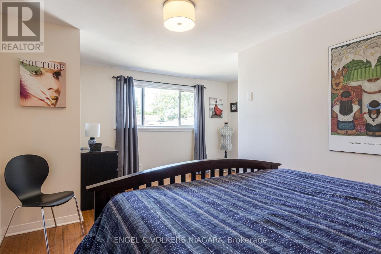 5969 Gladstone Street W, Niagara Falls (Dorchester), ON - Indoor Photo Showing Bedroom