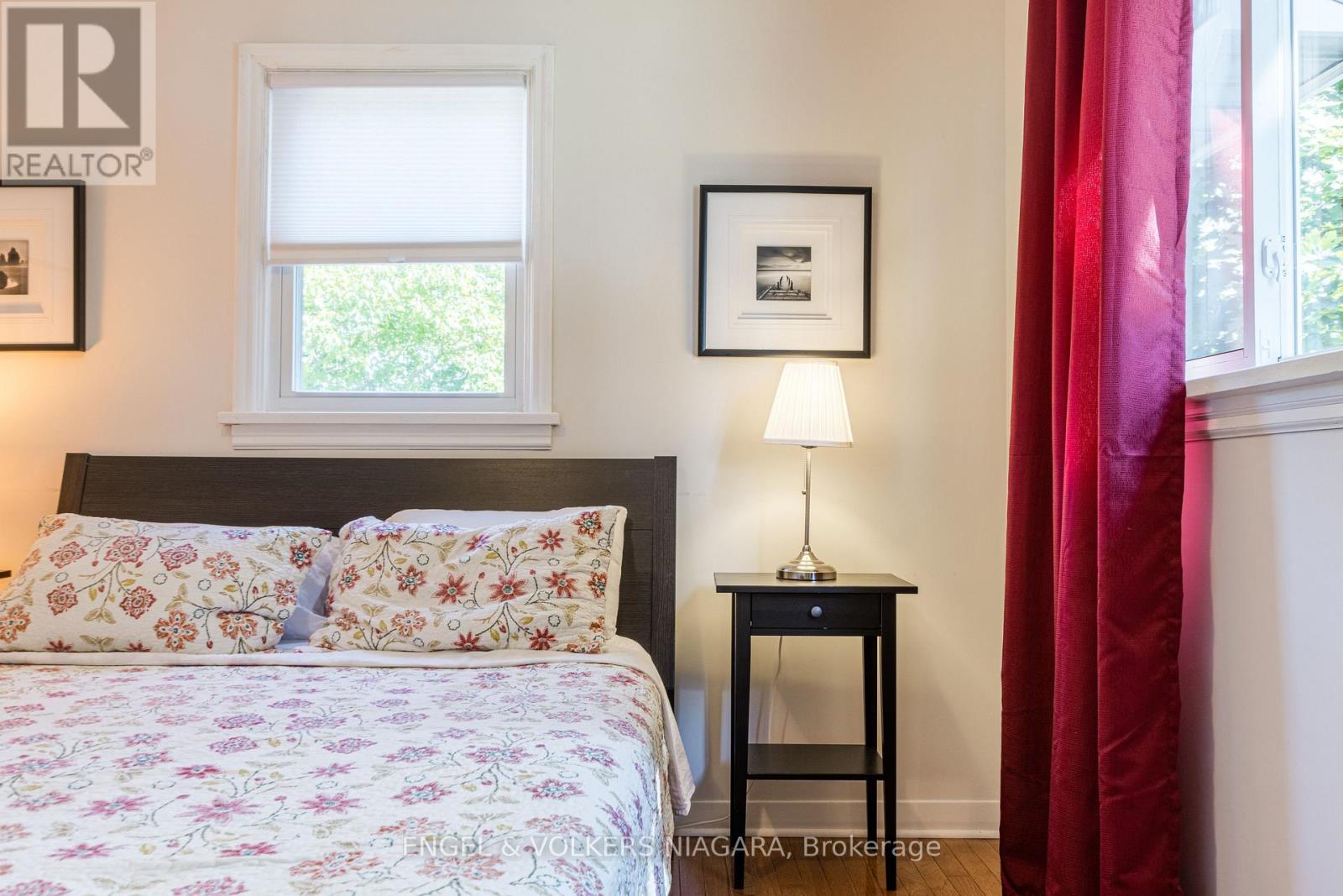 5969 Gladstone Street W, Niagara Falls (Dorchester), ON - Indoor Photo Showing Bedroom