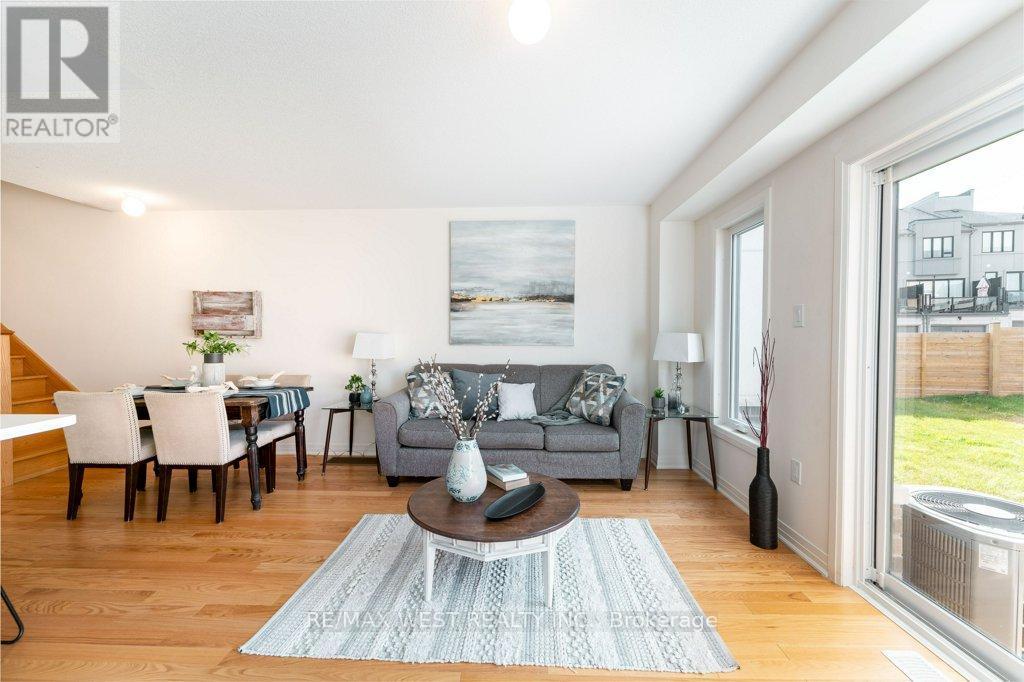 153 Sailors Landing Drive, Clarington, ON - Indoor Photo Showing Living Room