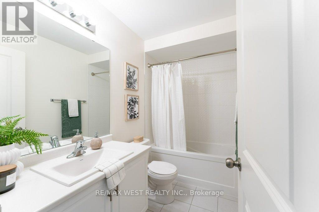 153 Sailors Landing Drive, Clarington, ON - Indoor Photo Showing Bathroom