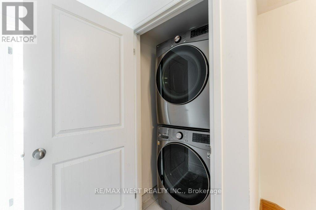 153 Sailors Landing Drive, Clarington, ON - Indoor Photo Showing Laundry Room