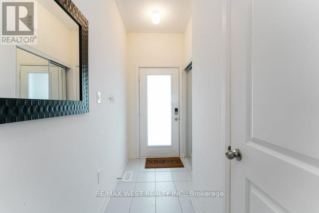 153 Sailors Landing Drive, Clarington, ON - Indoor Photo Showing Other Room