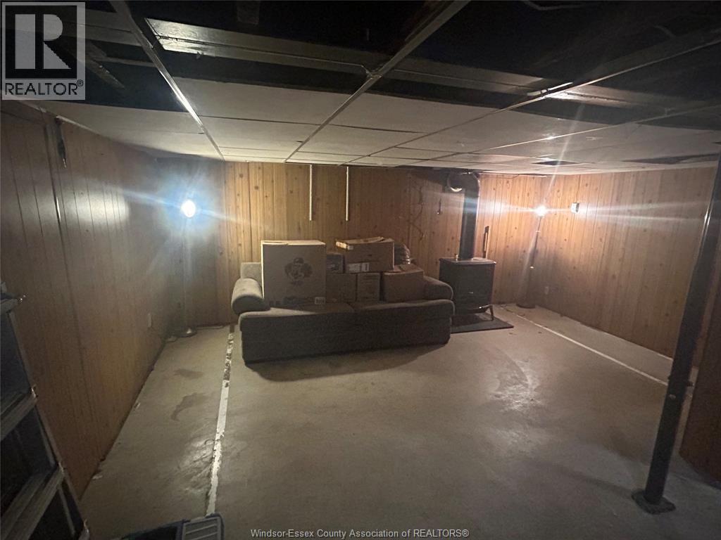 1137 Lincoln Road, Windsor, ON - Indoor Photo Showing Basement