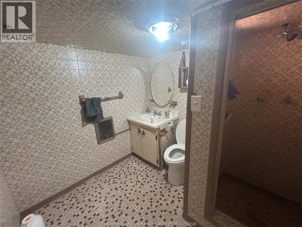 1137 Lincoln Road, Windsor, ON - Indoor