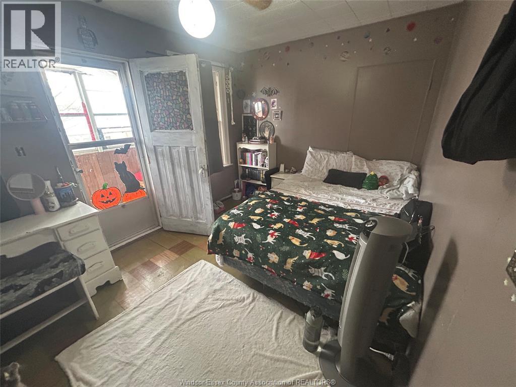1137 Lincoln Road, Windsor, ON - Indoor Photo Showing Bedroom