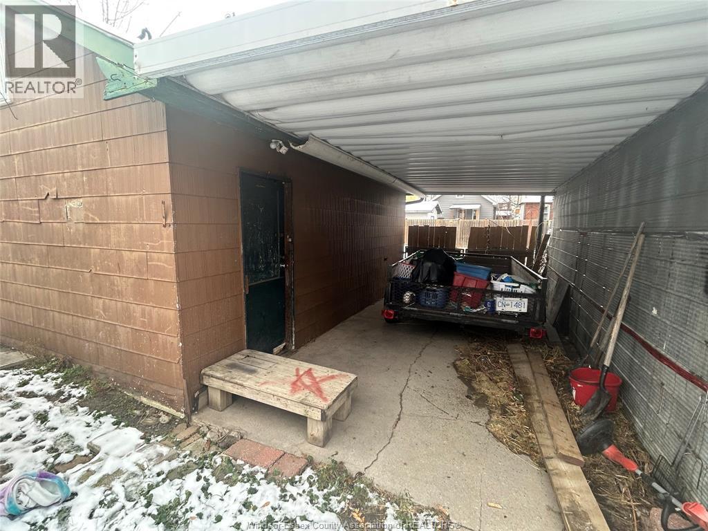 1137 Lincoln Road, Windsor, ON - Outdoor With Exterior