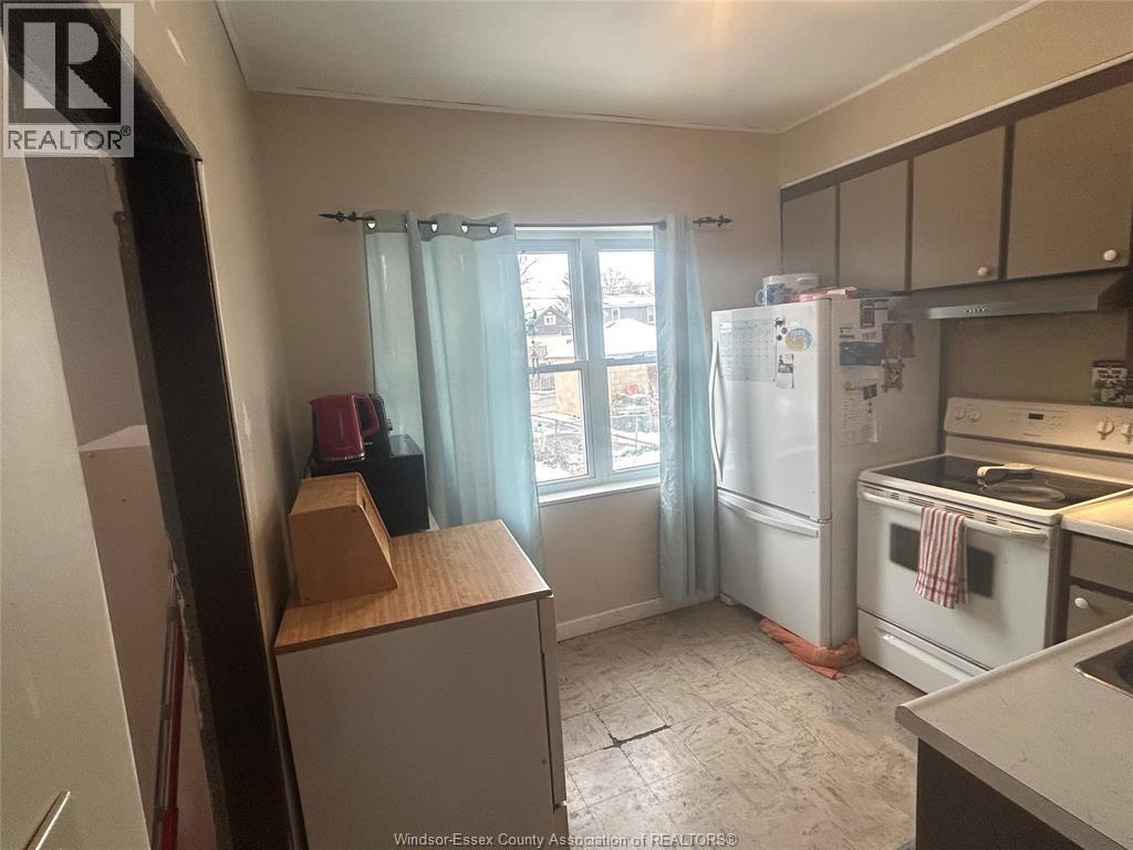 1137 Lincoln Road, Windsor, ON - Indoor Photo Showing Kitchen