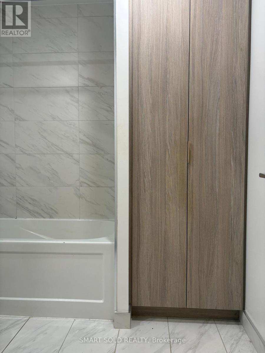 3601 - 70 Annie Craig Drive, Toronto, ON - Indoor Photo Showing Bathroom