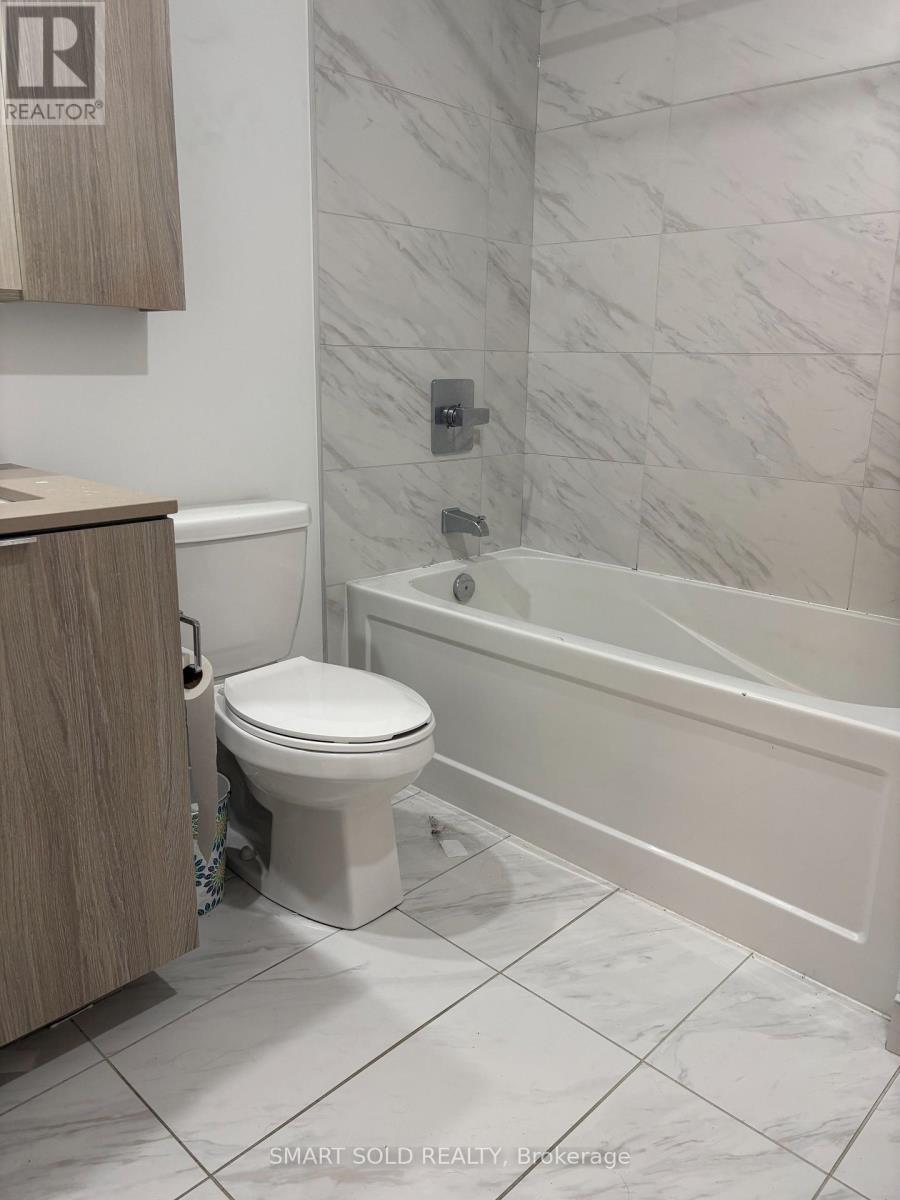 3601 - 70 Annie Craig Drive, Toronto, ON - Indoor Photo Showing Bathroom