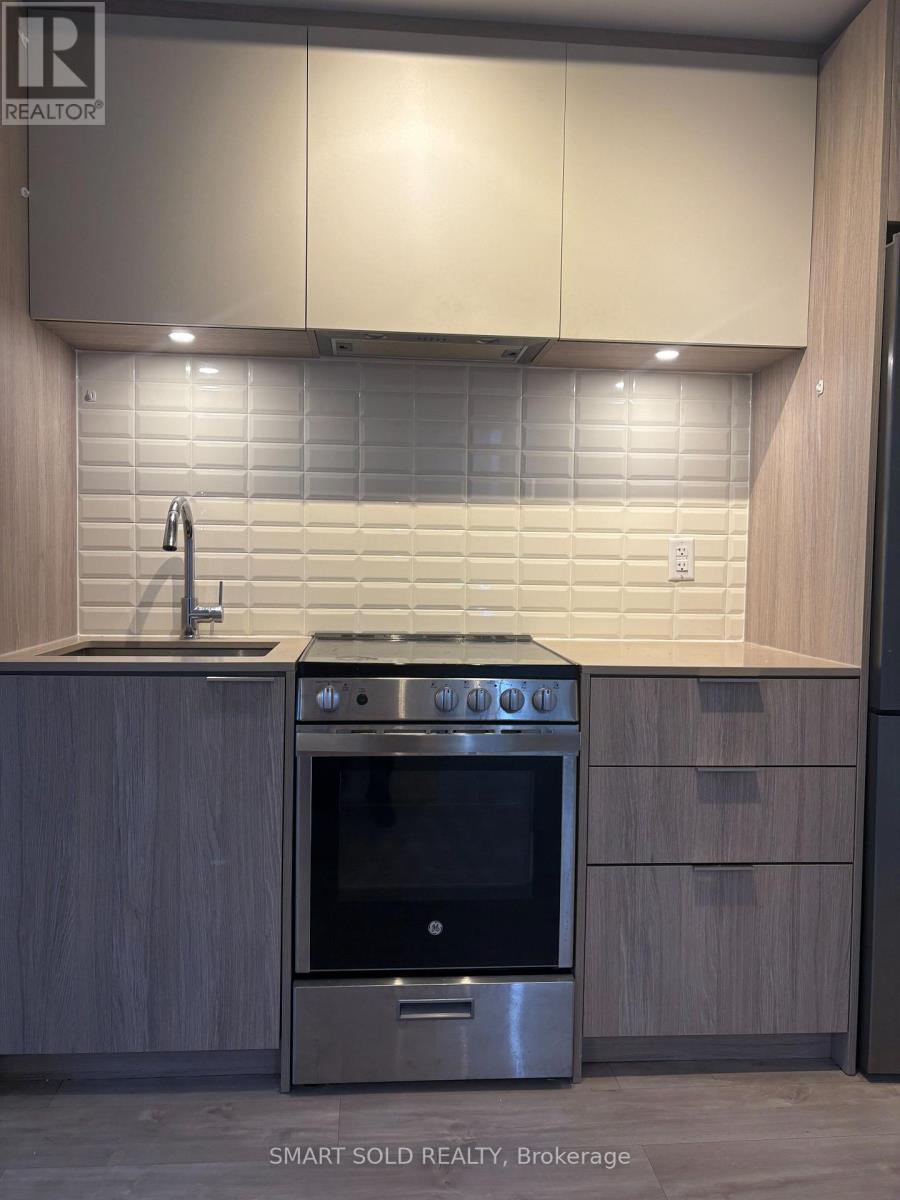 3601 - 70 Annie Craig Drive, Toronto, ON - Indoor Photo Showing Kitchen