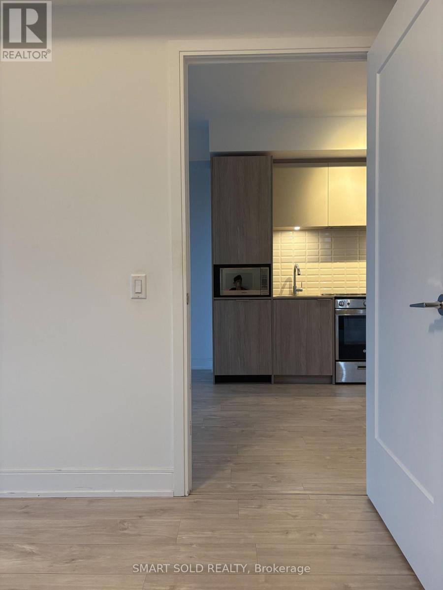 3601 - 70 Annie Craig Drive, Toronto, ON - Indoor Photo Showing Kitchen