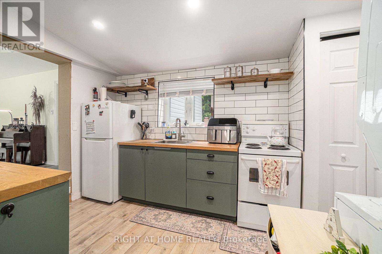 15 Willis James Lane, Mcnab/Braeside, ON - Indoor Photo Showing Kitchen With Double Sink