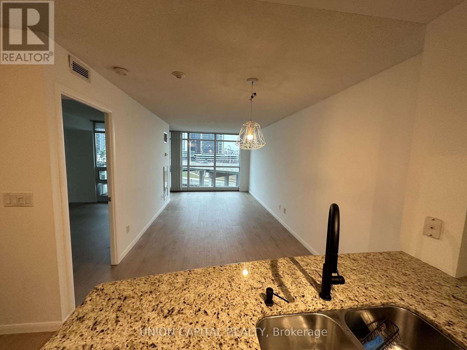 917 - 231 Fort York Boulevard, Toronto, ON - Indoor Photo Showing Kitchen With Double Sink