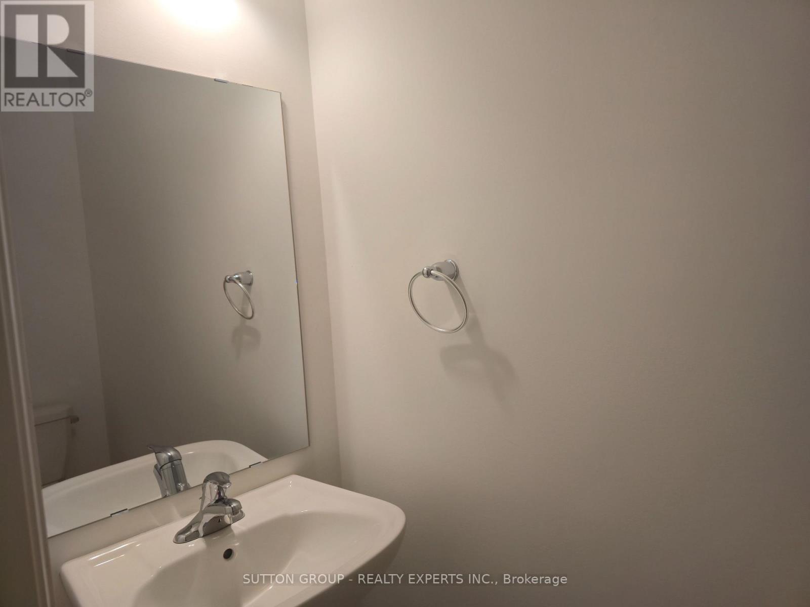 22 - 474 Provident Way, Hamilton, ON - Indoor Photo Showing Bathroom