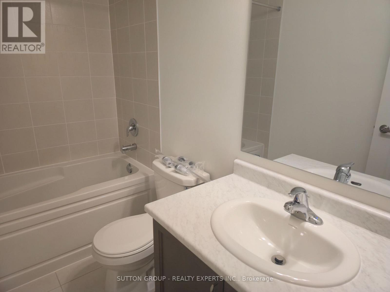 22 - 474 Provident Way, Hamilton, ON - Indoor Photo Showing Bathroom