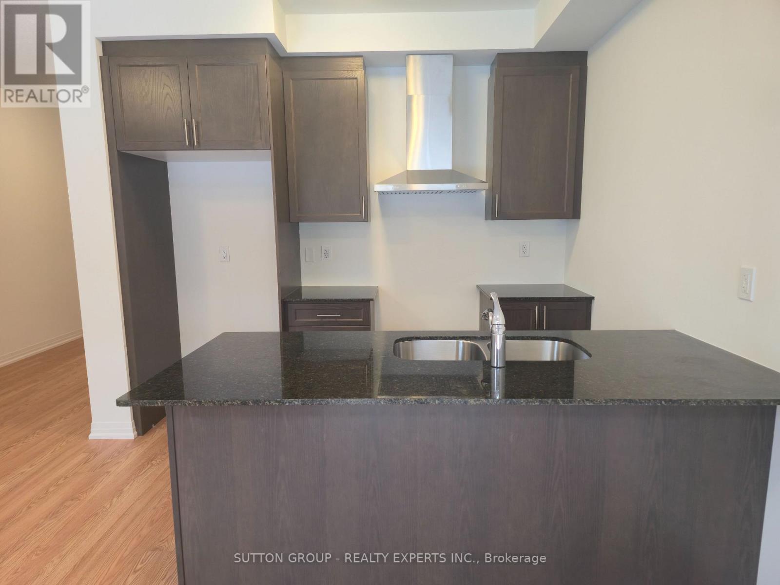 22 - 474 Provident Way, Hamilton, ON - Indoor Photo Showing Kitchen With Double Sink