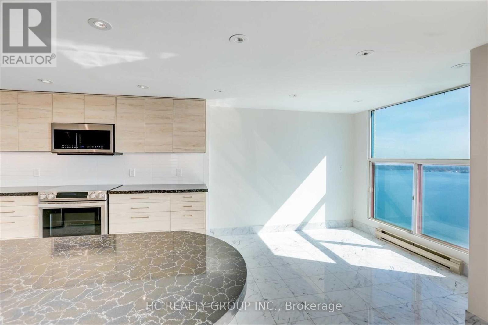 3008 - 99 Harbour Square, Toronto, ON - Indoor Photo Showing Kitchen