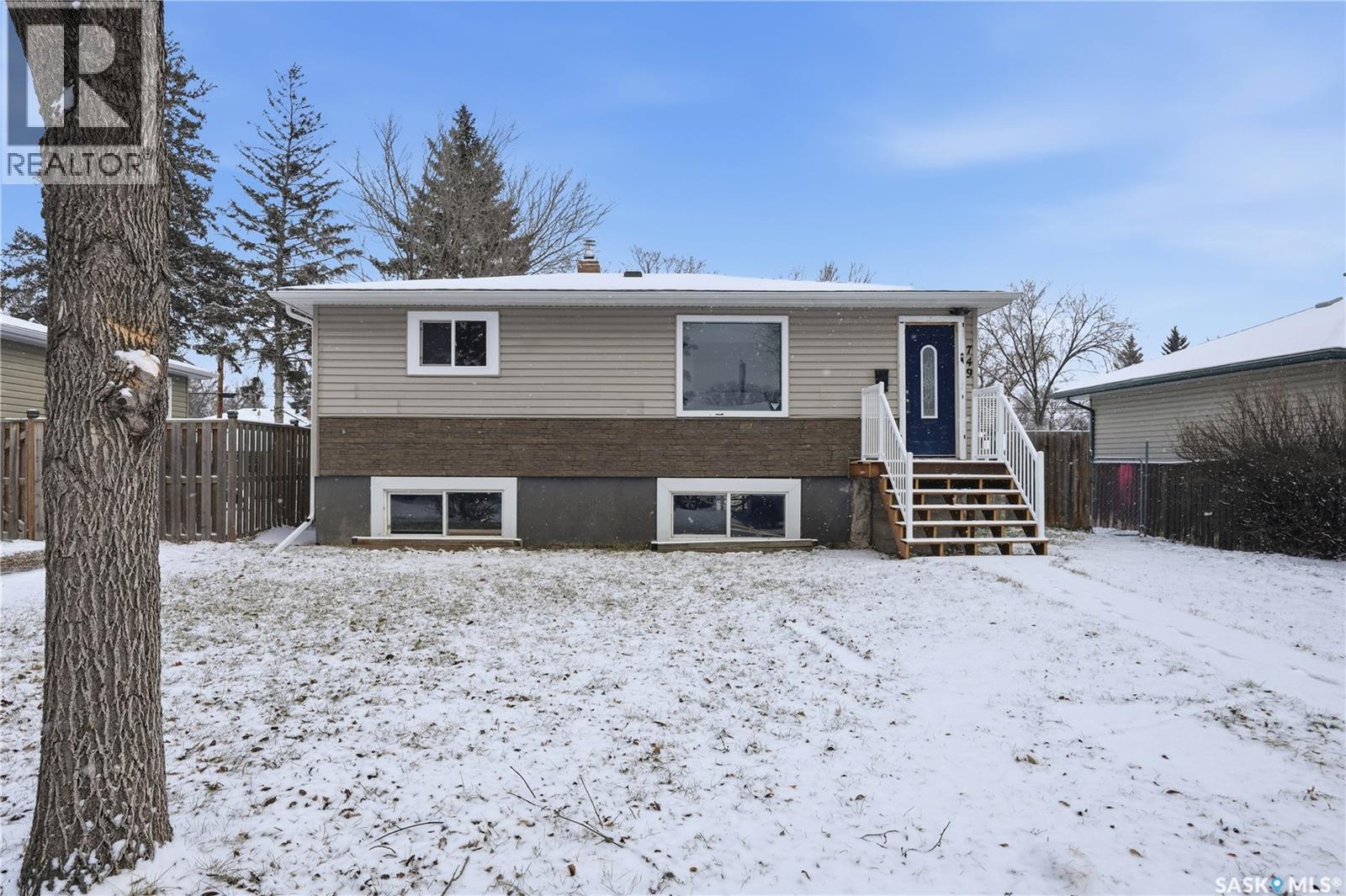 749 Royal Street, Regina, SK - Outdoor