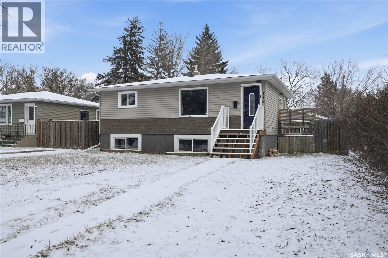 749 Royal Street, Regina, SK - Outdoor