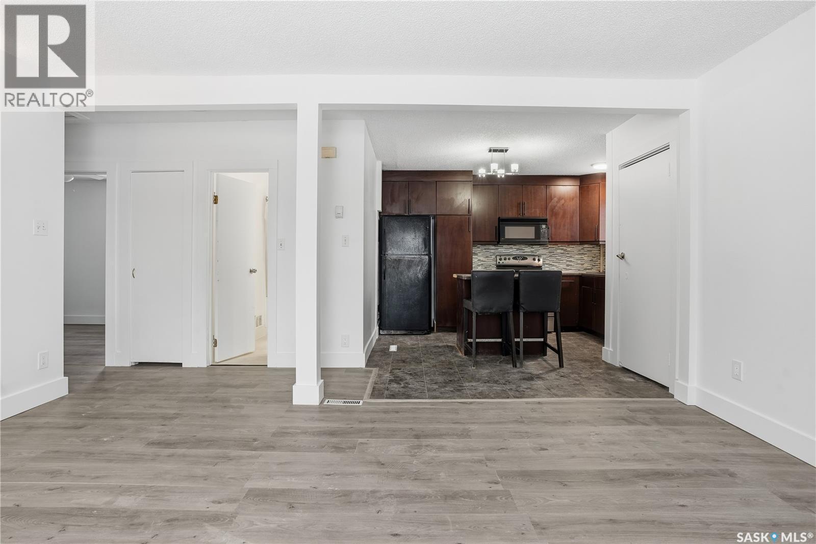 749 Royal Street, Regina, SK - Indoor